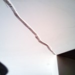 Трещина на потолке